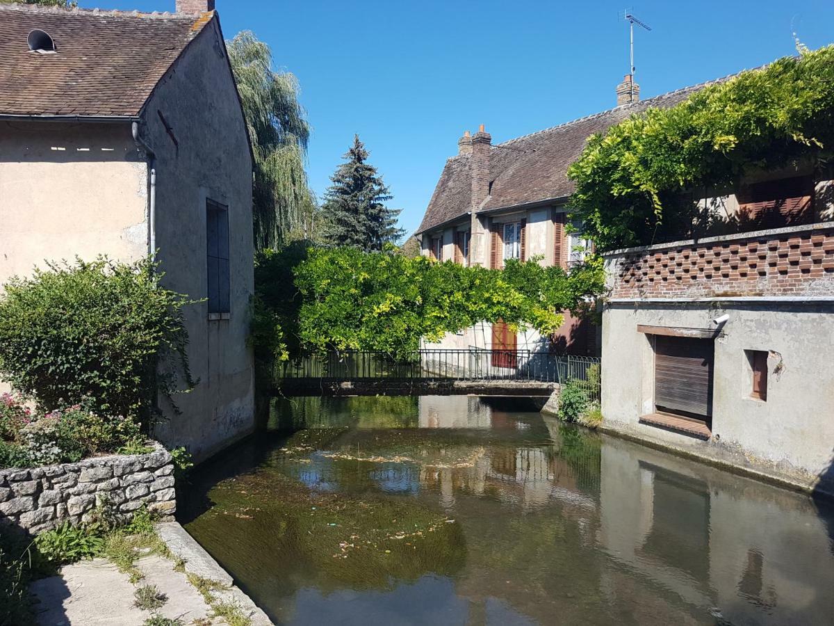 Logis Hotel Restaurant De L'Abbaye Ferrieres-en-Gatinais Εξωτερικό φωτογραφία